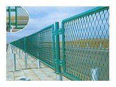 供应钢板网护栏，高速用防眩网